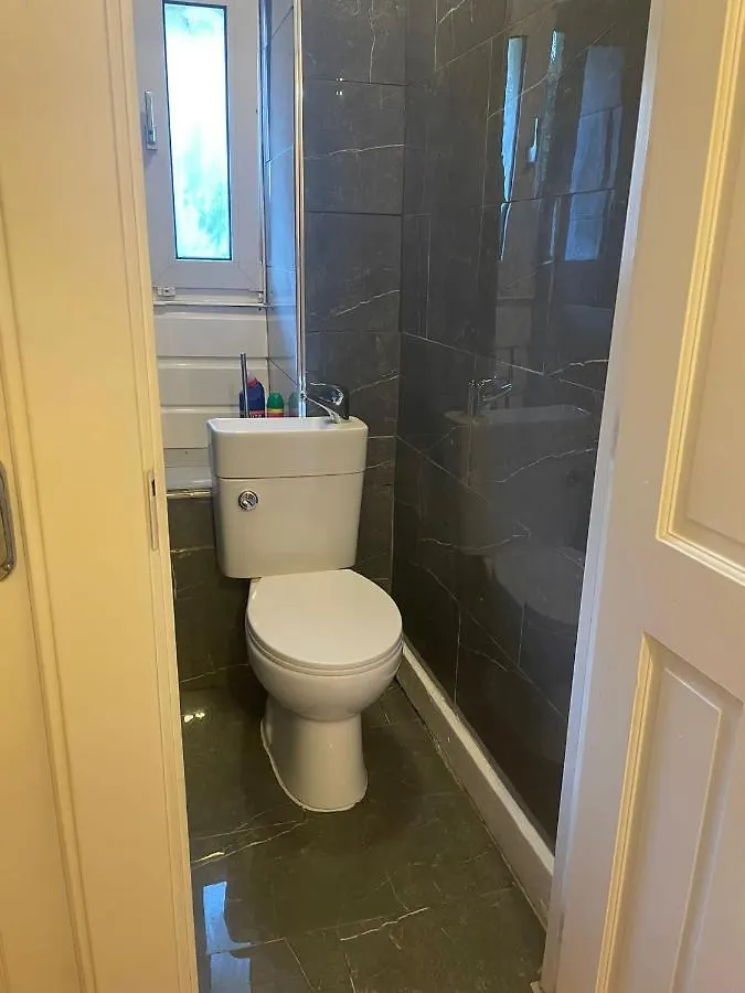 Spacious Room Near Central London With Smart Tv 0*,